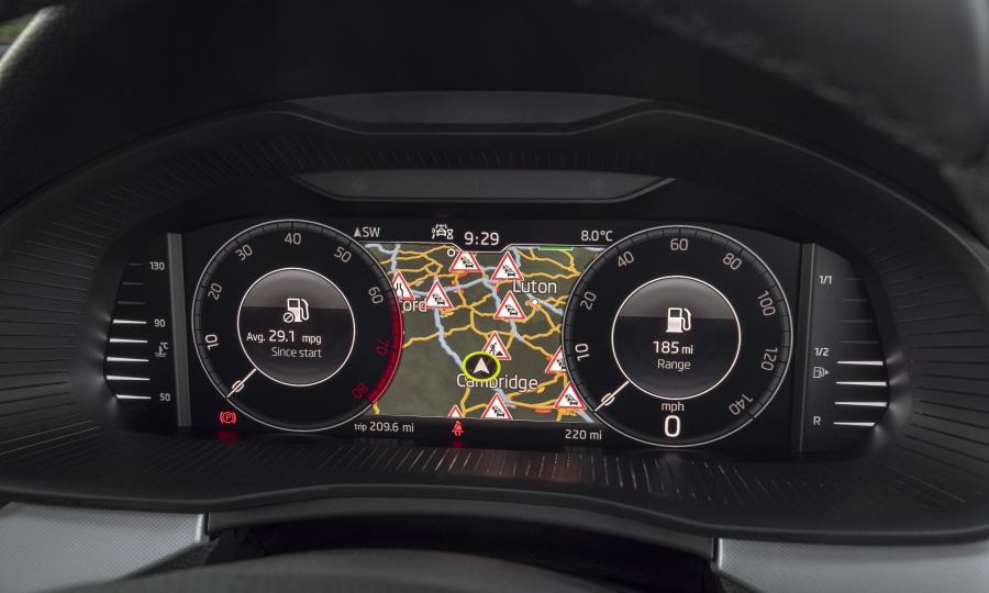 Панель приборов Skoda Kamiq 2019 года  (UK) (фото 33 из 40)